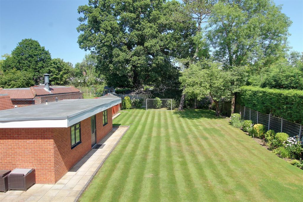 Additional image 6 of 5 bed detached house for saleMymms Drive, Brookmans Park AL9