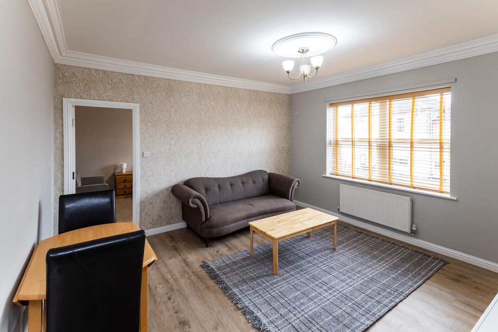 Property photo 1 of 11 Living Room