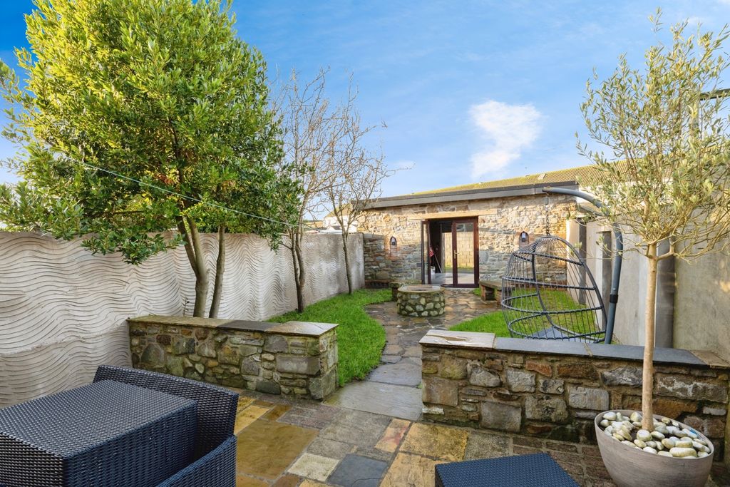 Property photo 3 of 19 Pbox-Img.Jpg