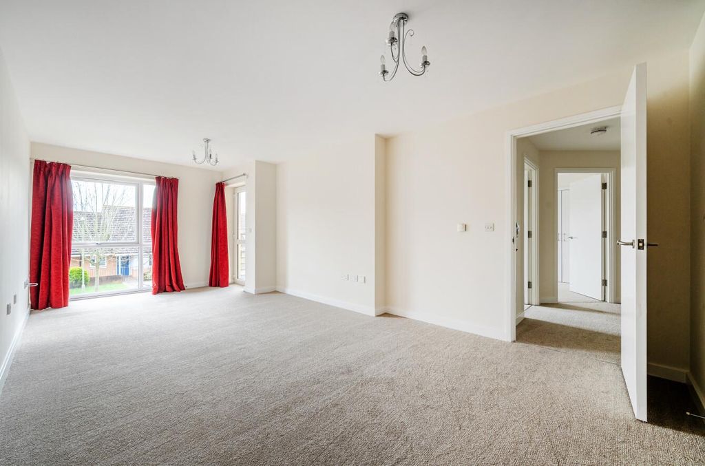 Property photo 3 of 18 Surrey Court 32 (5).Jpg