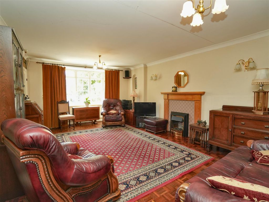 Property photo 3 of 34 Sitting Room