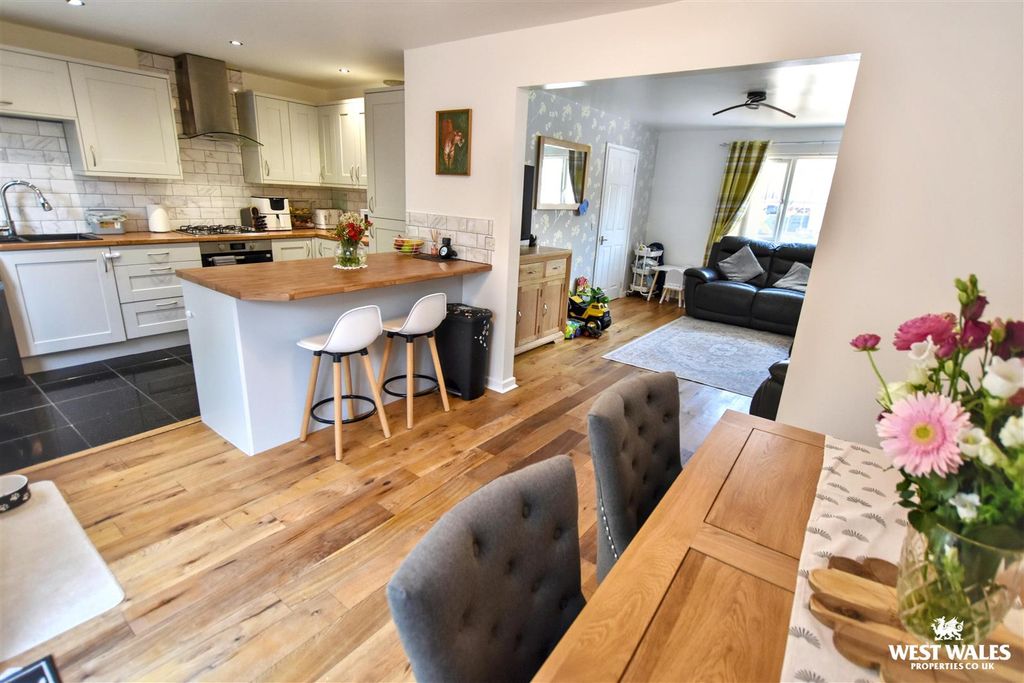 Property photo 2 of 17 14 (3).Jpg