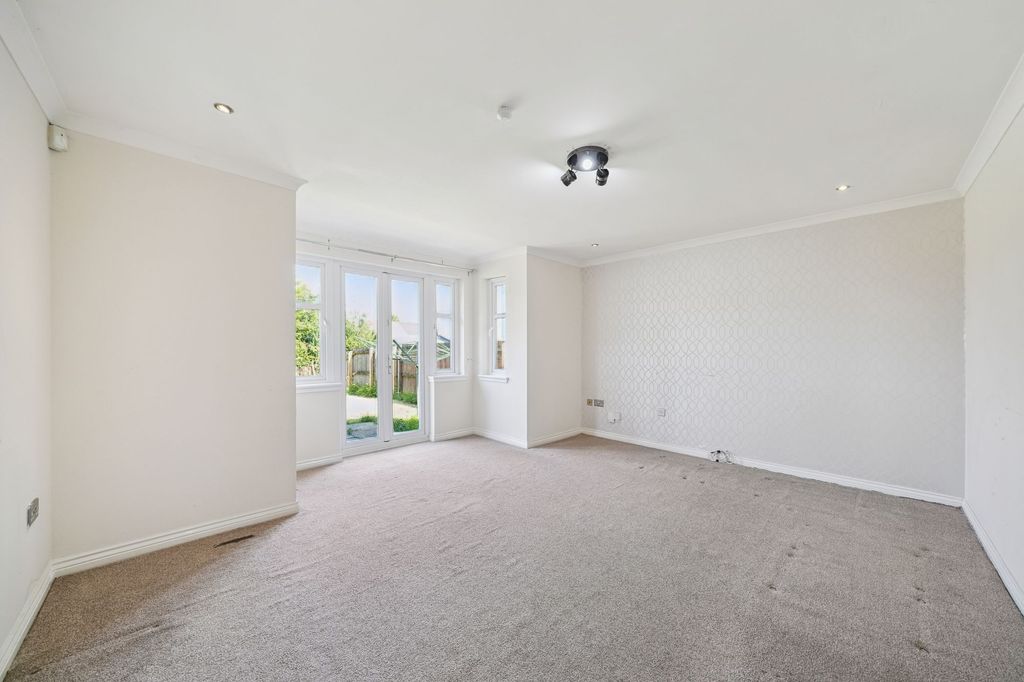 Property photo 2 of 26