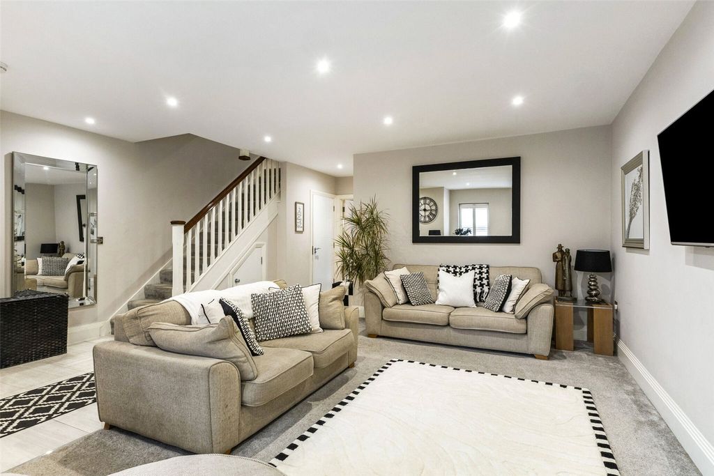 Property photo 2 of 14 Sitting Room