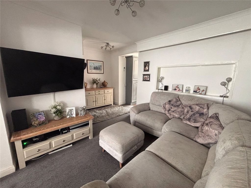 Property photo 2 of 19 Lounge