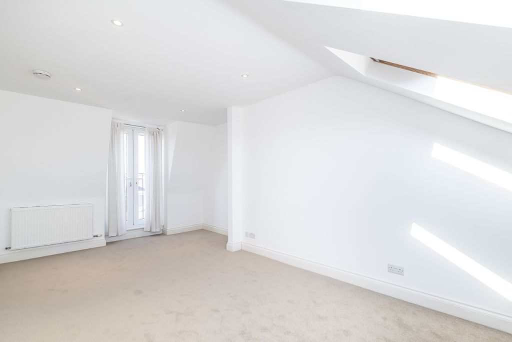 Property photo 3 of 9 Trinity-Road-007