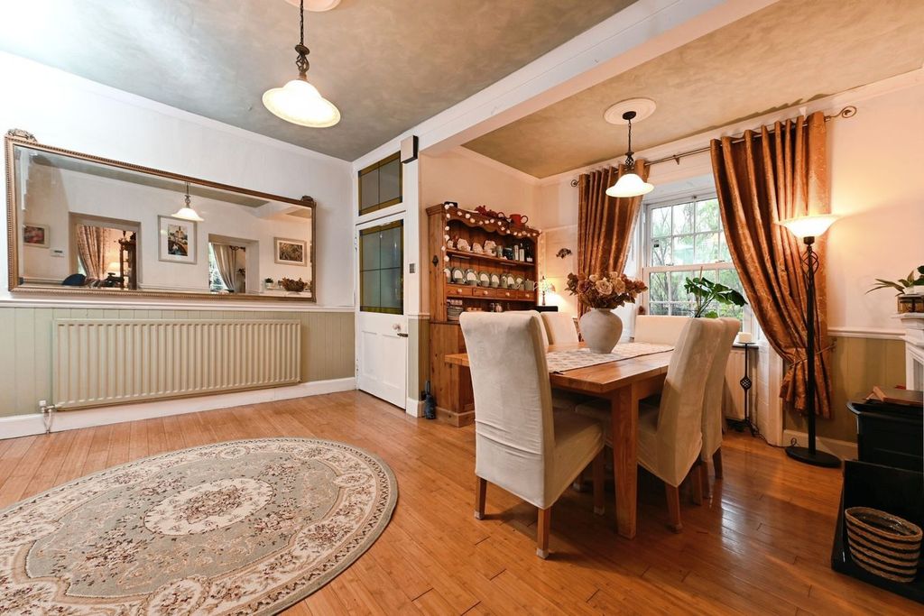 Property photo 2 of 31