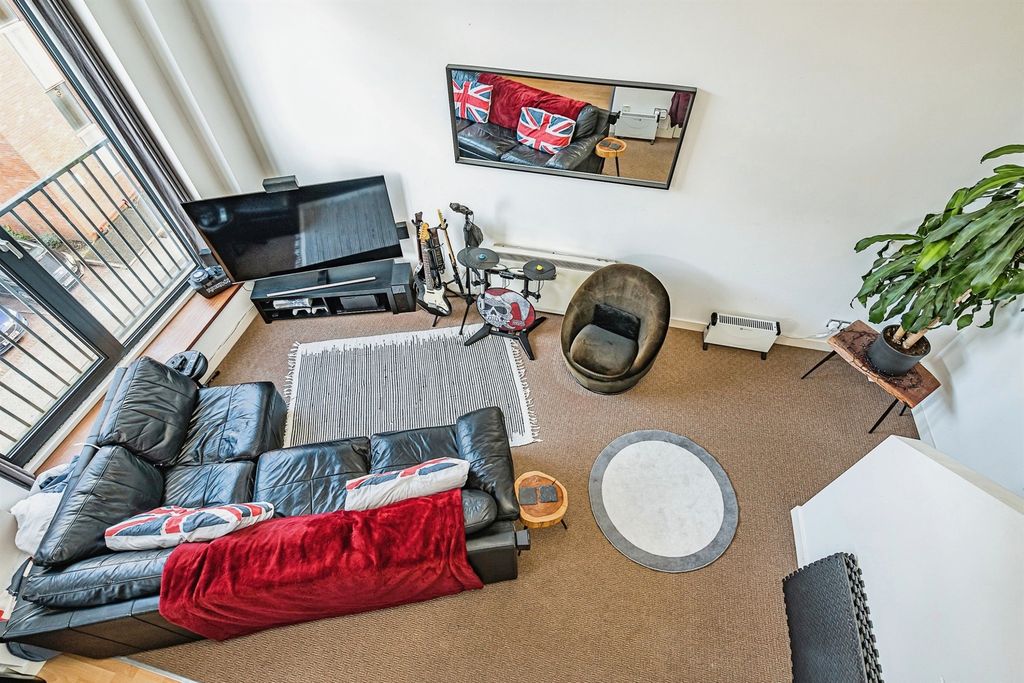 Property photo 3 of 12