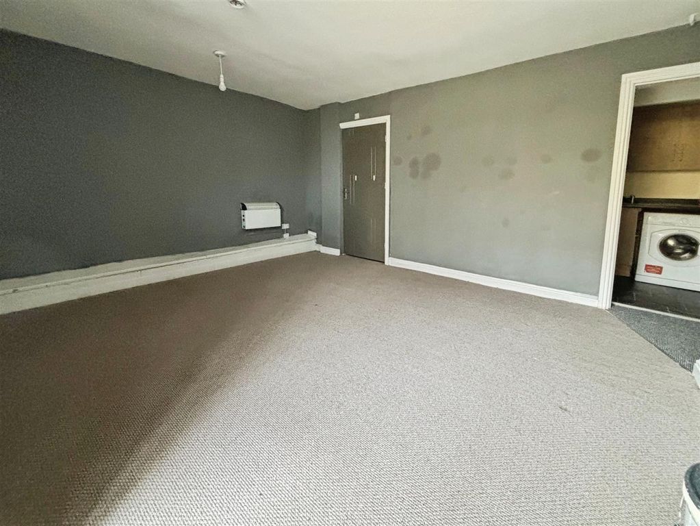 Property photo 2 of 17 Flat One