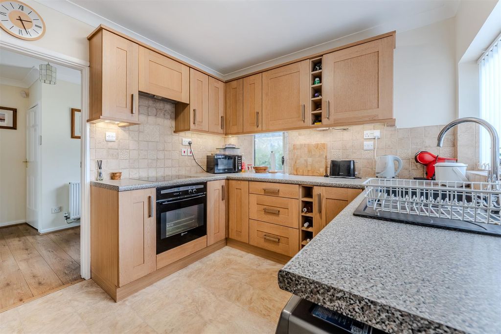 Property photo 3 of 32 Kitchen