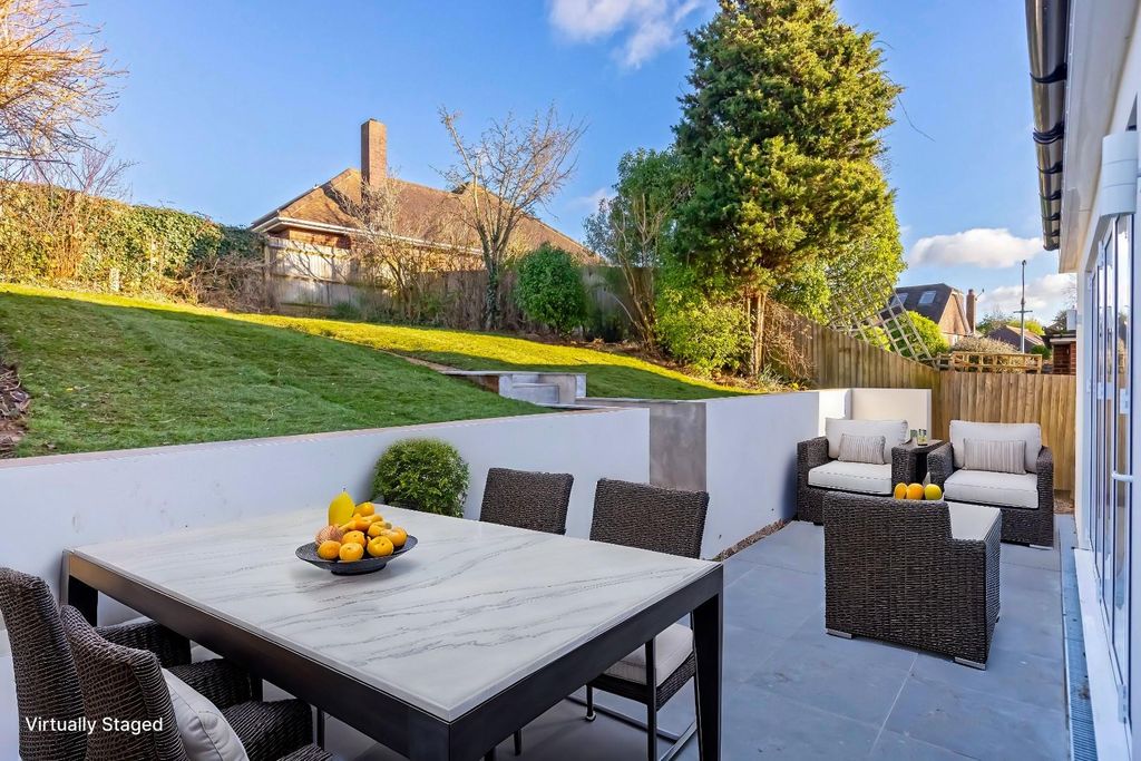 Property photo 2 of 36 Elizabeth-Avenue_19 - Outdoor - Modern - 1.Jpg