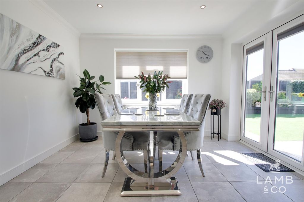 Property photo 3 of 25