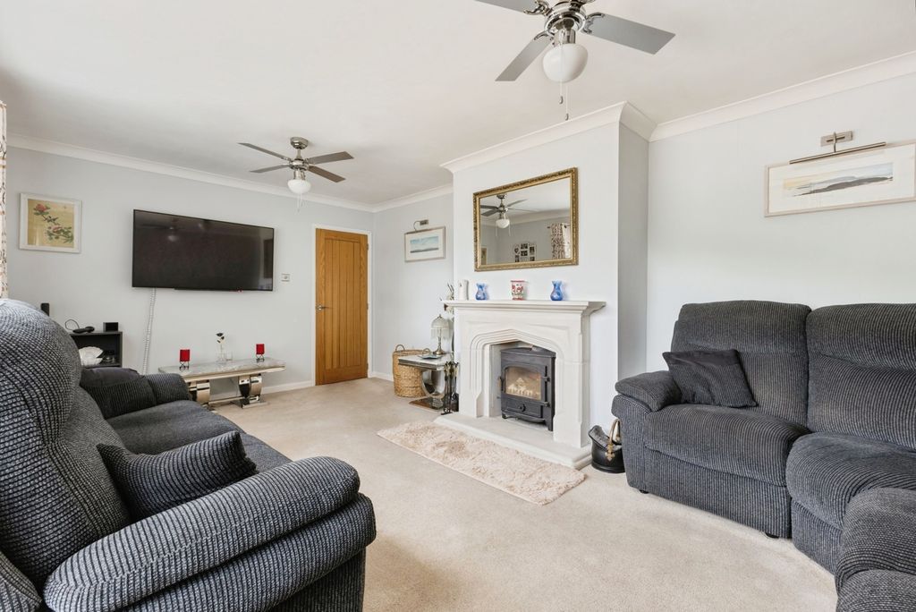 Property photo 3 of 19 Pbox-Img.Jpg