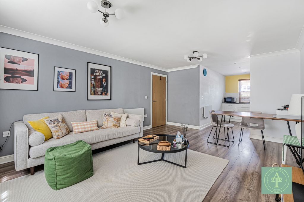 Property photo 3 of 16 Gallery