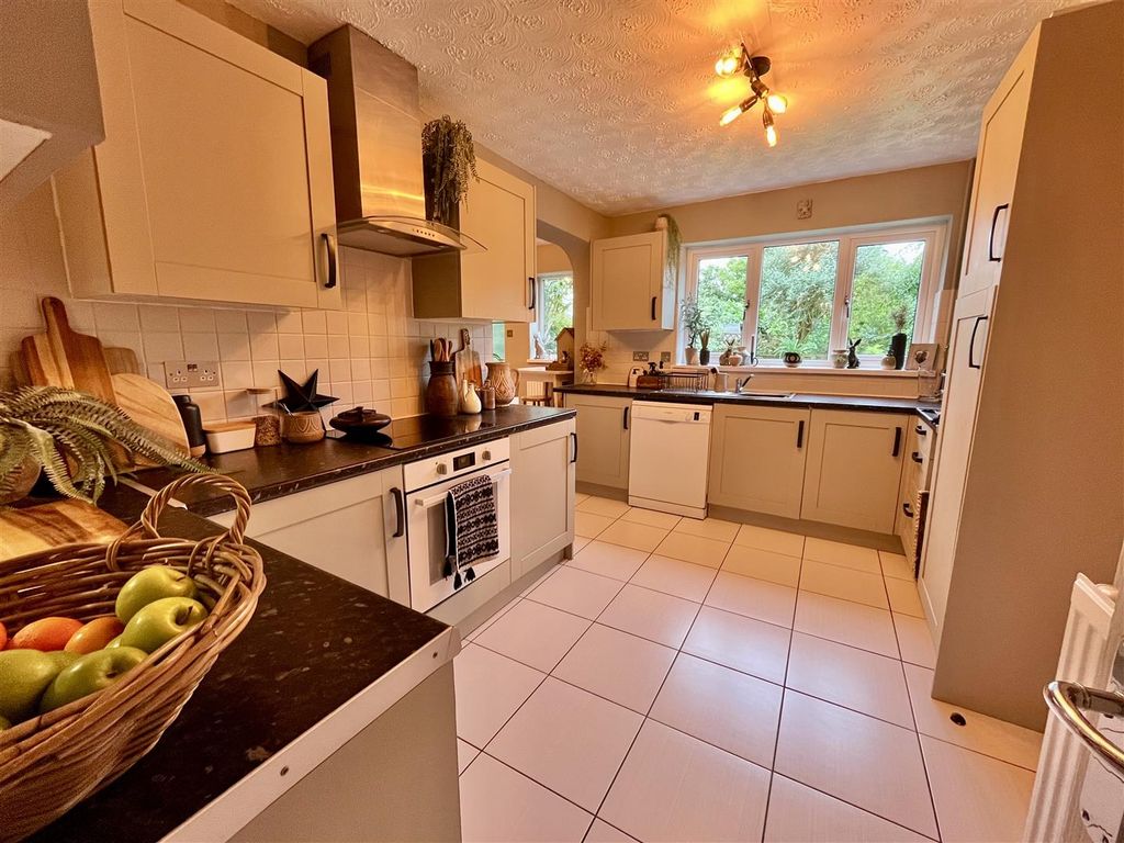 Property photo 2 of 22