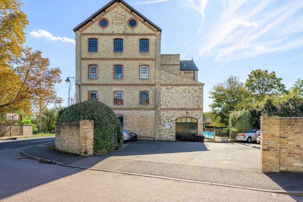 Property photo 2 of 13