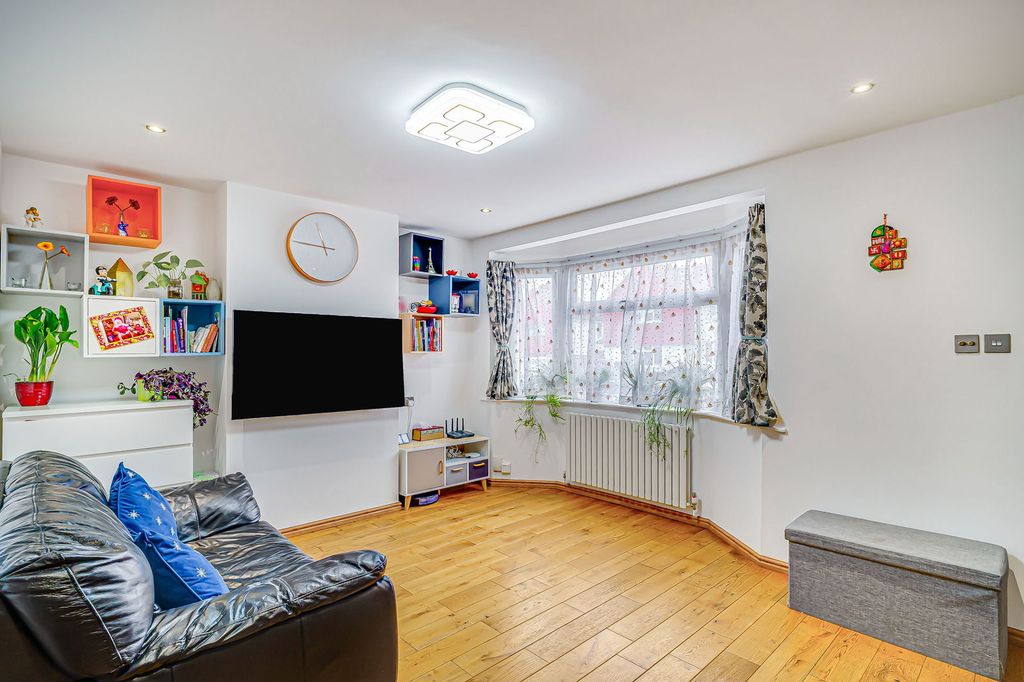 Property photo 3 of 19