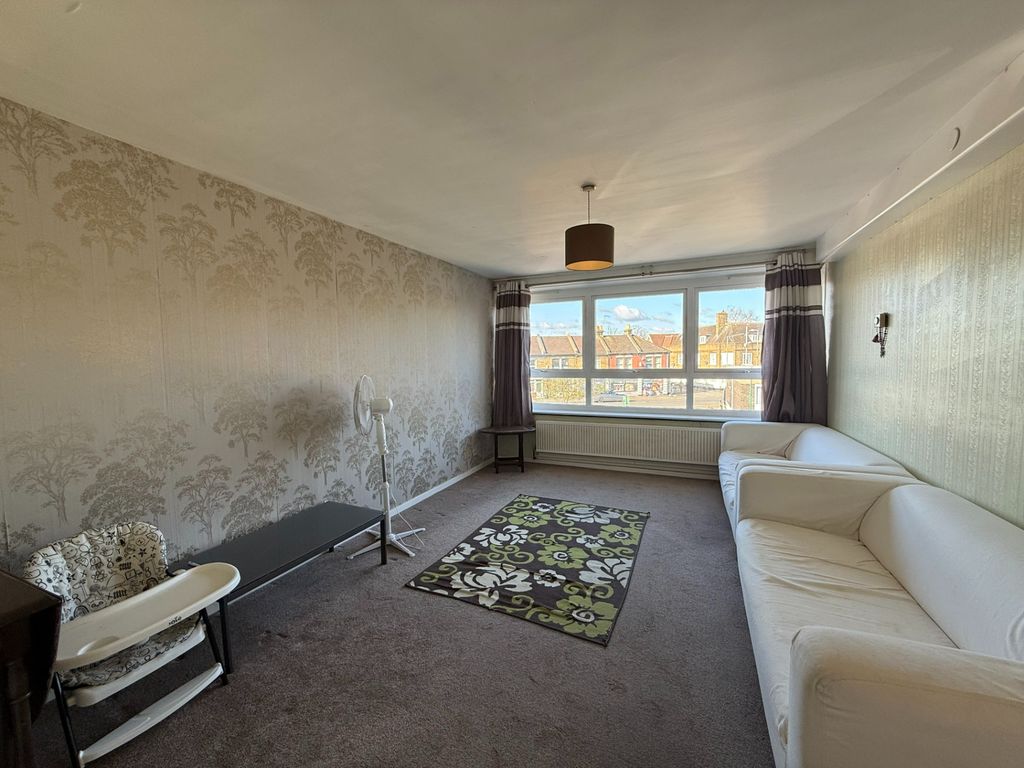 Property photo 1 of 7 Photo 3