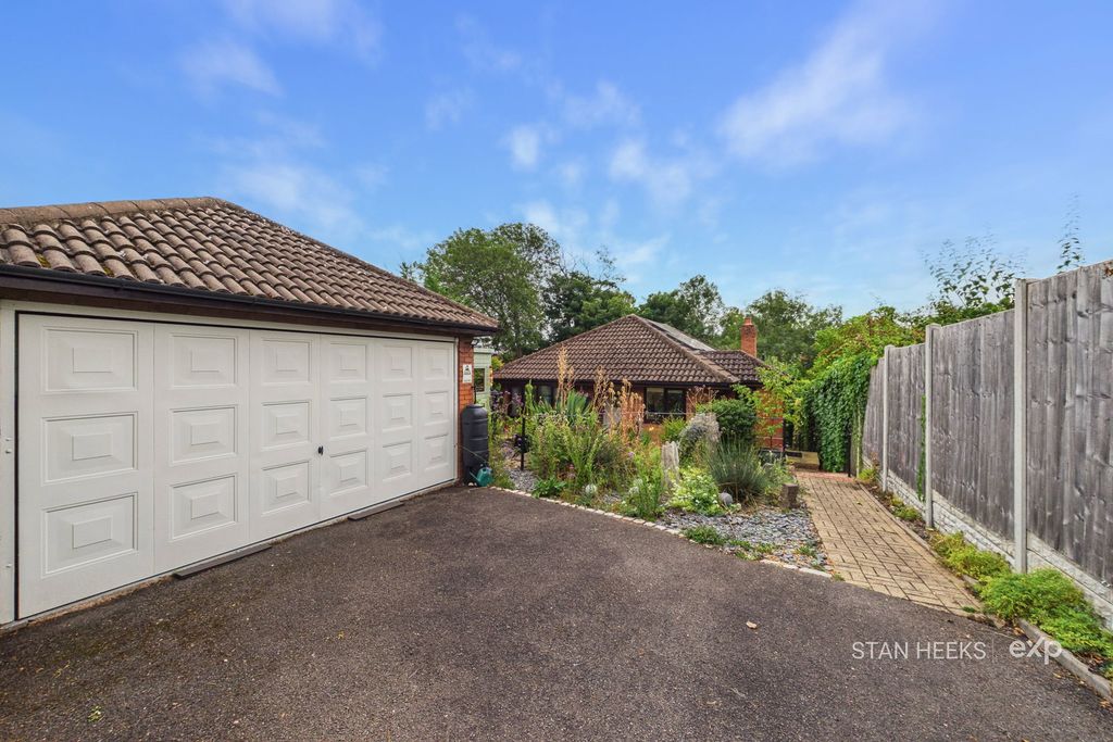 Property photo 1 of 32