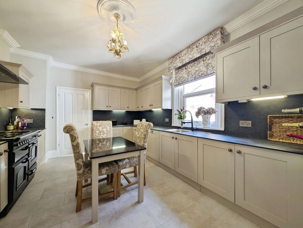 Property photo 3 of 24 Pbox-Img.Jpg