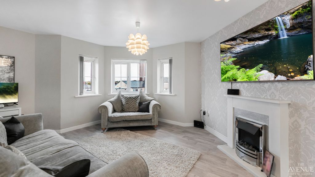 Property photo 2 of 18 5744515