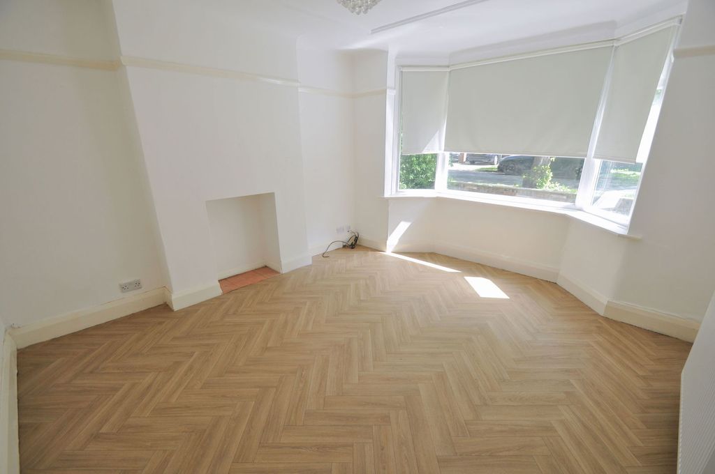 Property photo 2 of 29