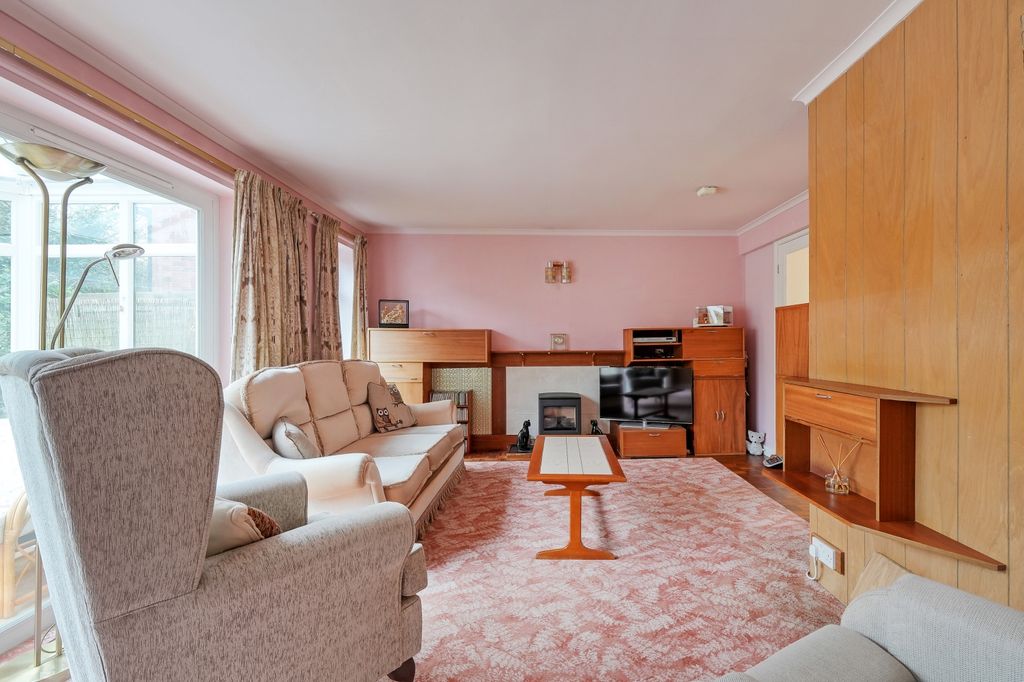 Property photo 3 of 22 Lounge