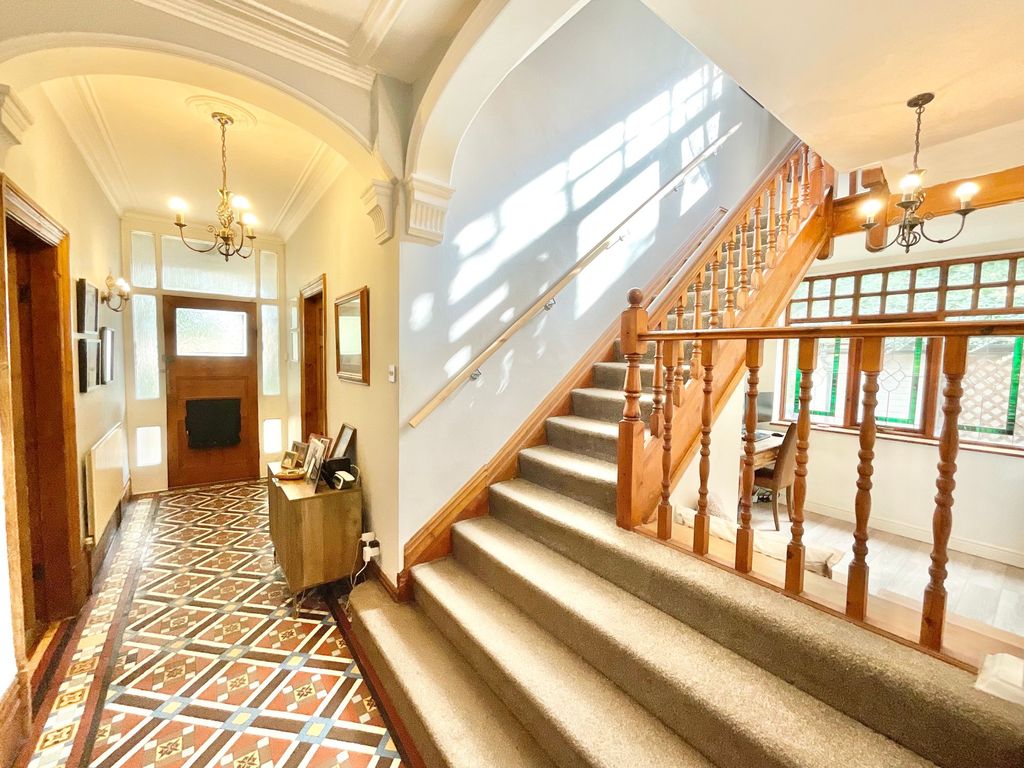 Property photo 2 of 42