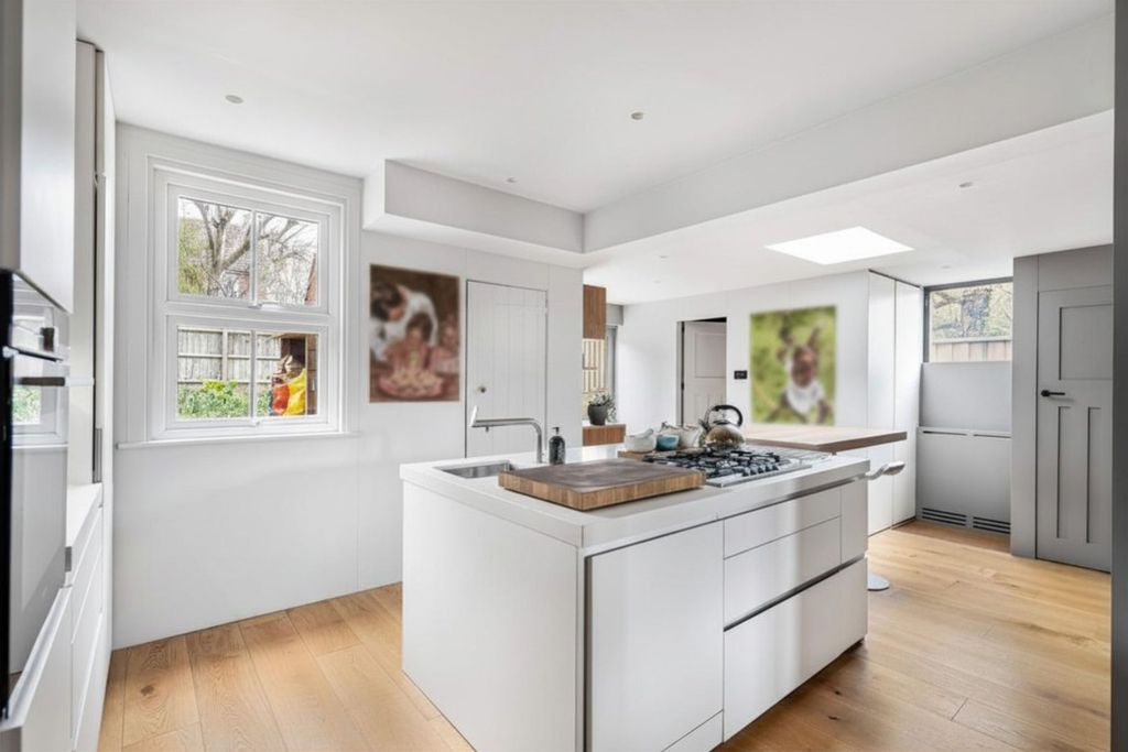 Property photo 2 of 20