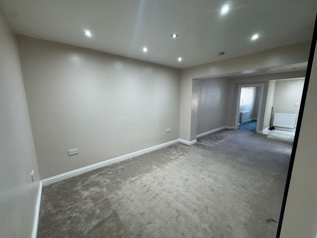 Property photo 3 of 9 Gallery