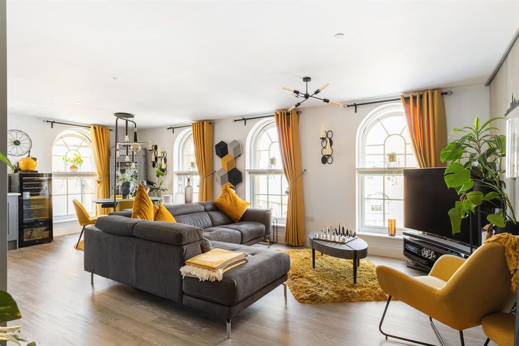 Property photo 2 of 24 010A6943-Hdr.Jpg