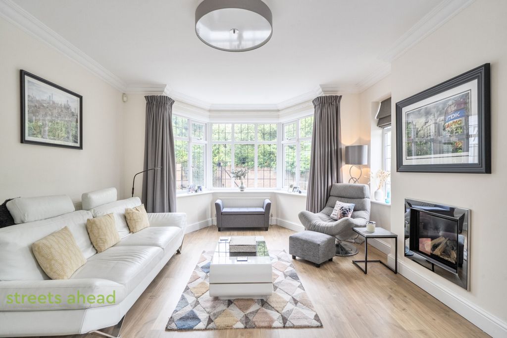 Property photo 2 of 18 4c10602F-7185-423...