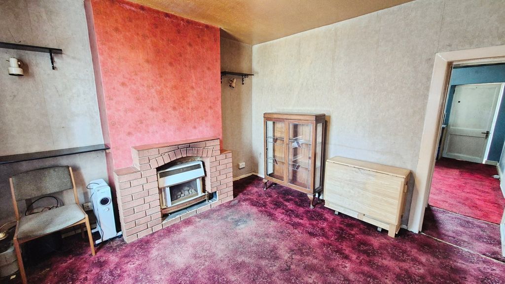 Property photo 3 of 13 Lounge
