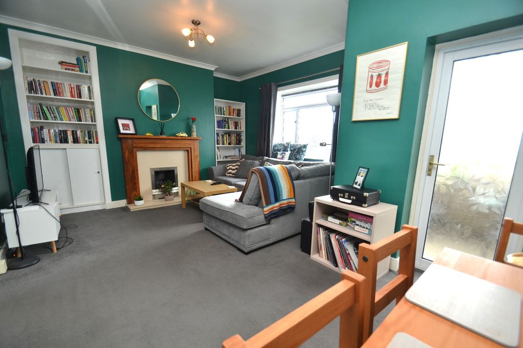 Property photo 2 of 16 5279825