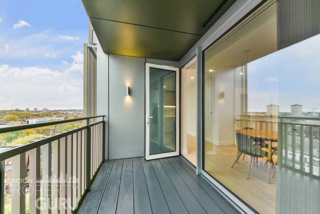 Property photo 3 of 12