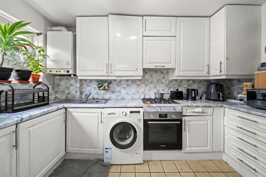 Property photo 3 of 14 Picture No. 11