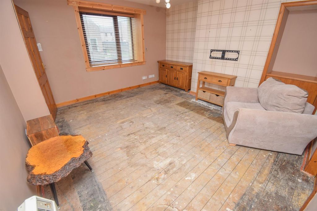 Property photo 2 of 18 Lounge