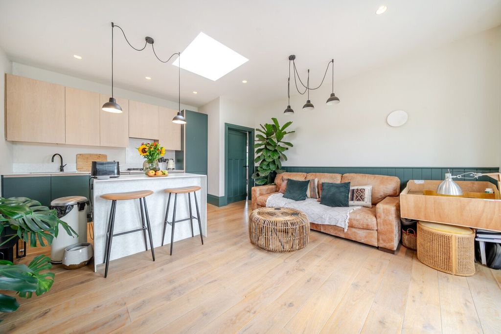 Property photo 1 of 19 Picture No. 16