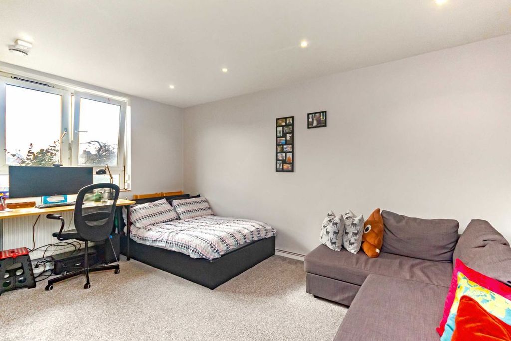 Property photo 2 of 3