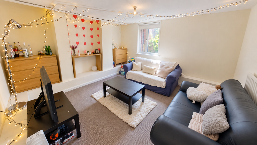 Property photo 1 of 15 Cozy Living Room With Fairy Lights