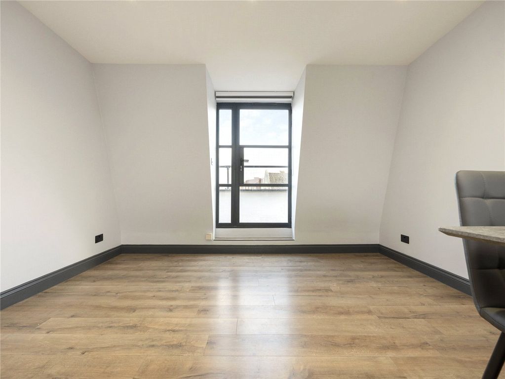 Property photo 3 of 15 Picture No. 12