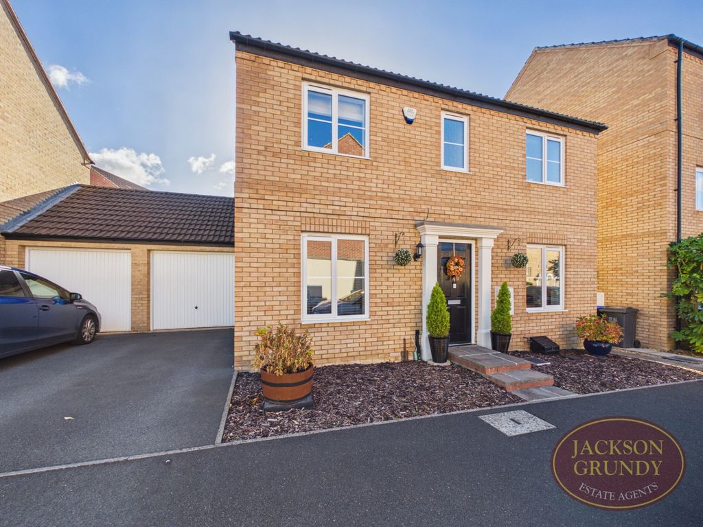 Property photo 1 of 21 Hedgerow Lane