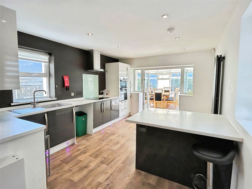 Property photo 2 of 22 Picture No. 35