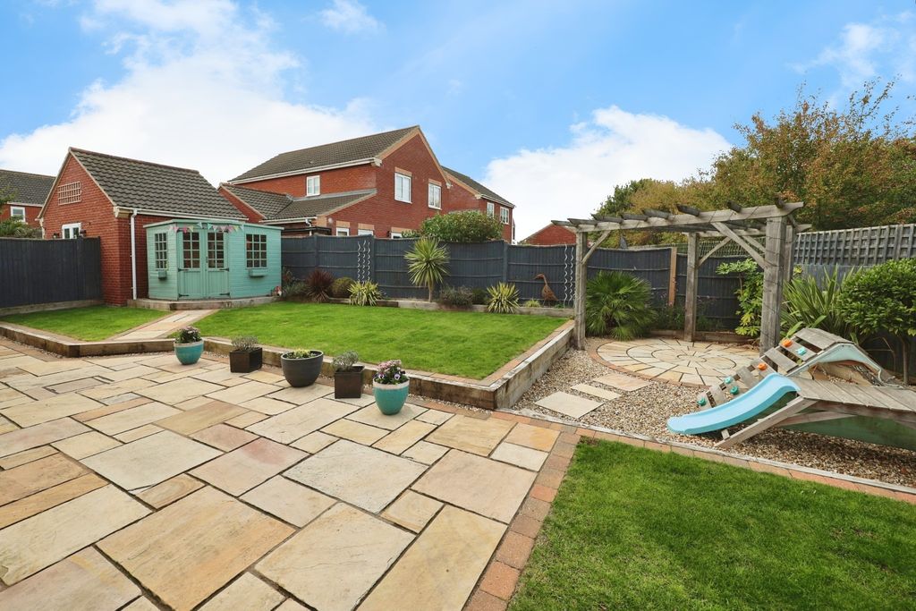 Property photo 2 of 35 4585981