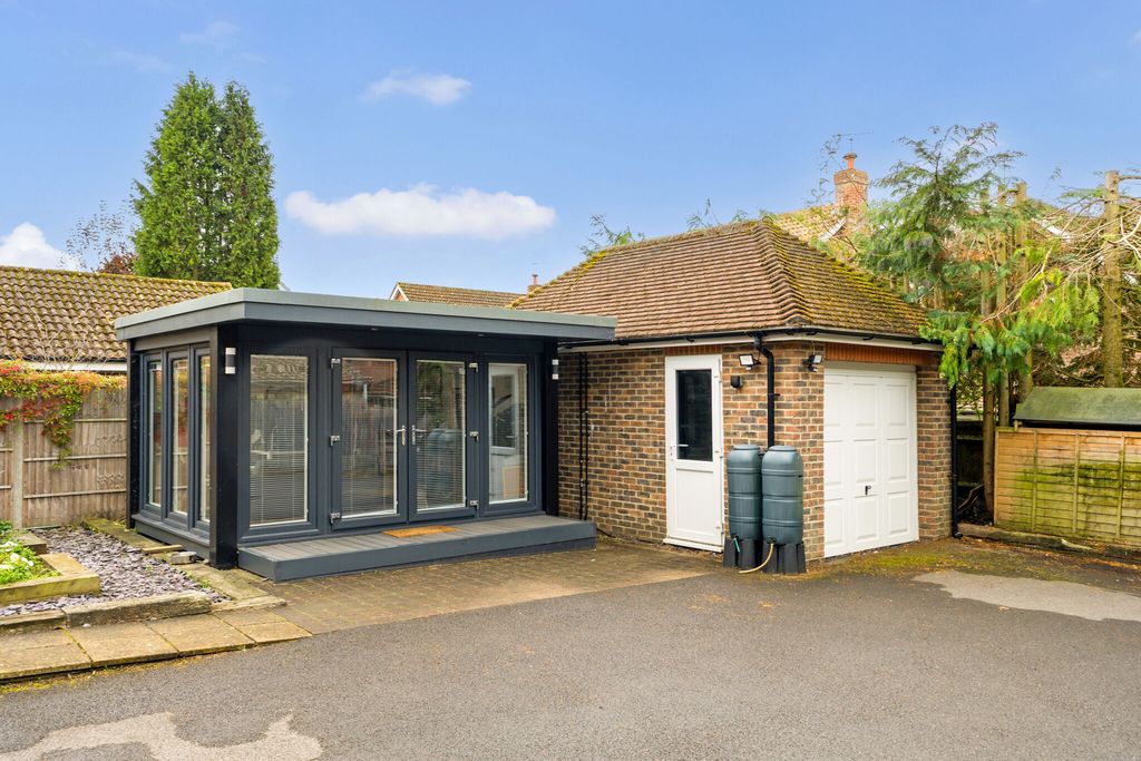 Property photo 3 of 10 3