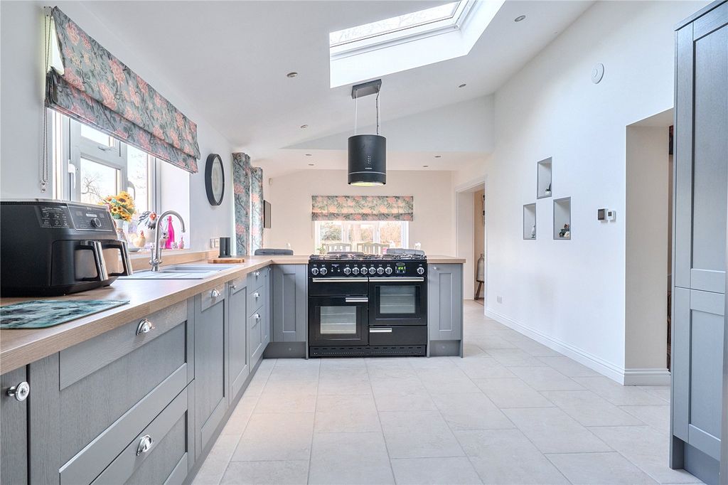 Property photo 2 of 11 Picture No. 05