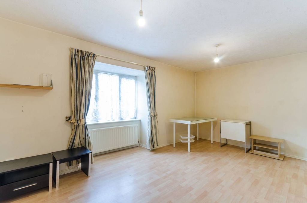 Property photo 1 of 5