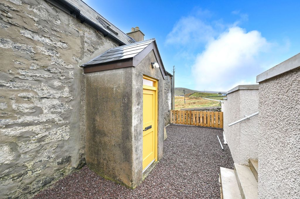 Property photo 3 of 43