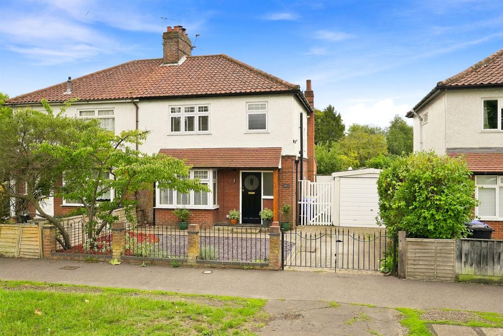 Property photo 1 of 32 448-Earlhamroad-001.Jpg