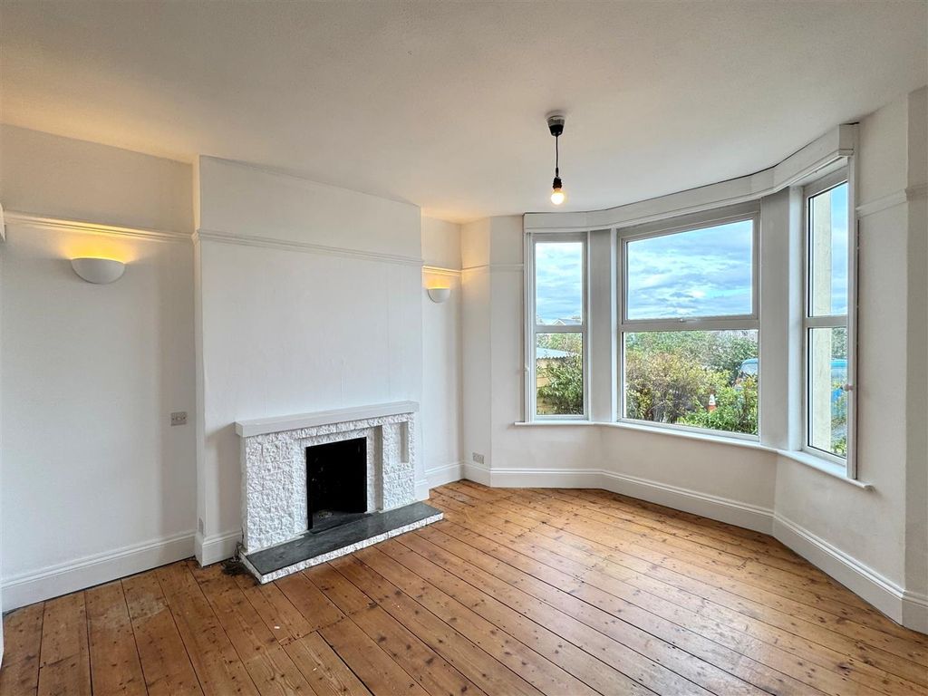 Property photo 2 of 14 5 Carclew Avenue Lounge